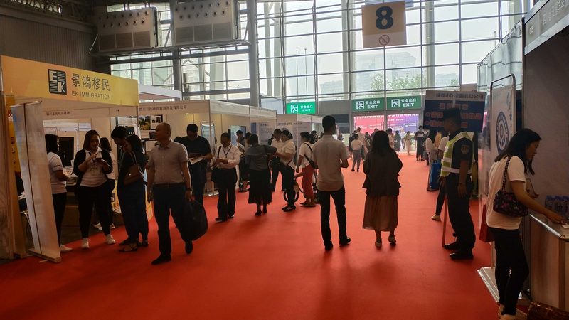 学校门口招牌颜色搭配的秘诀：合规与美观并重
